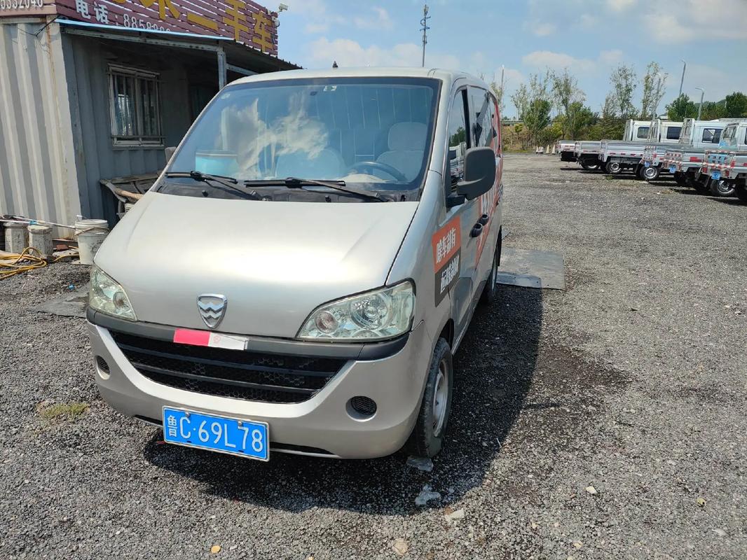 哈飞中意单排小货车(哈飞中意箱货尺寸)