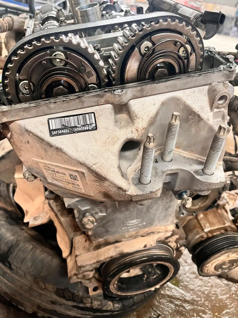 06年福特福克斯/06年福特福克斯的发动机的正时是皮带的还是链条的